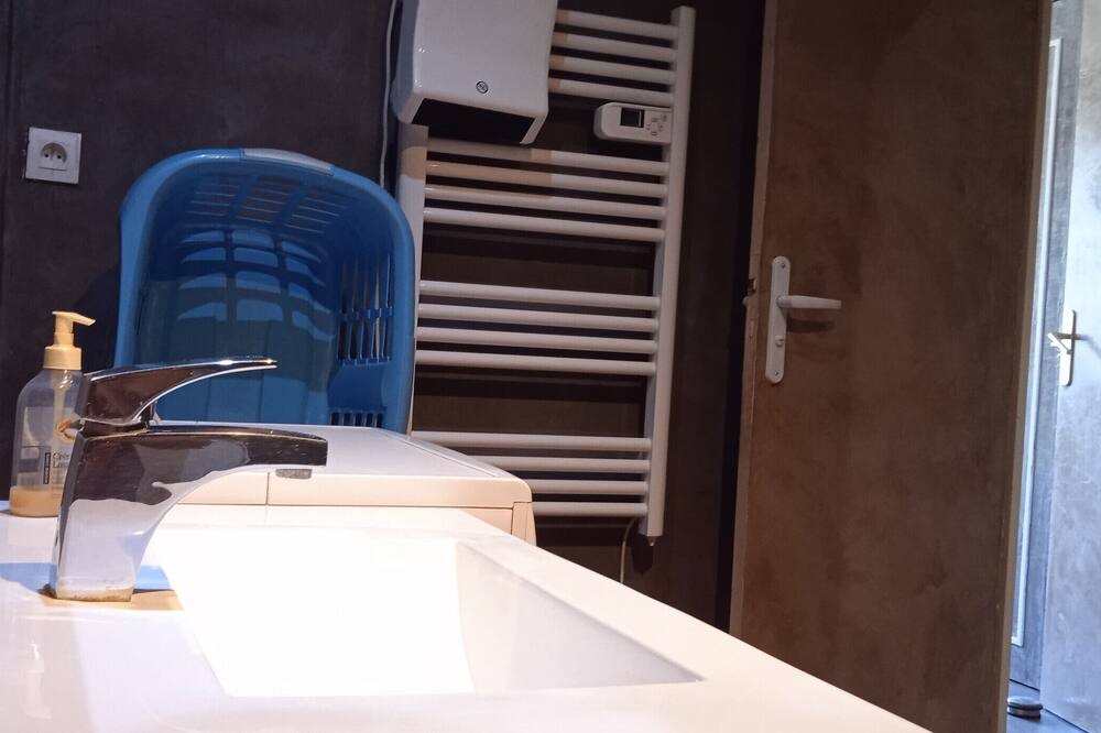 Photo of Bathroom in Cuxac-dʼAude
