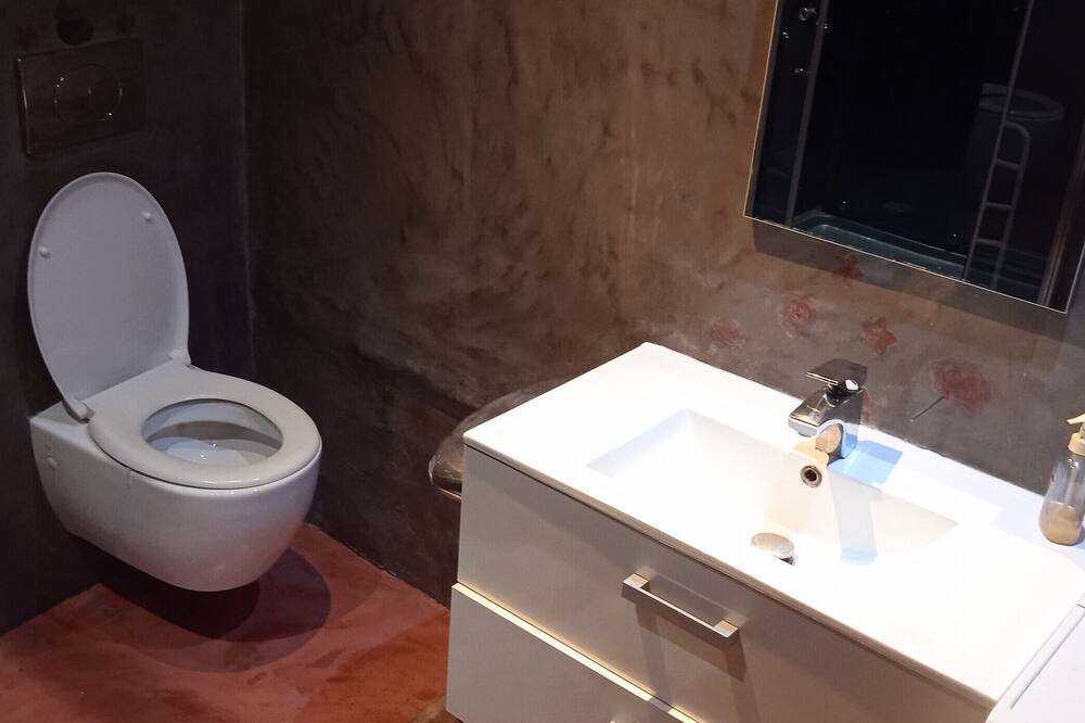 Photo of Bathroom in Cuxac-dʼAude