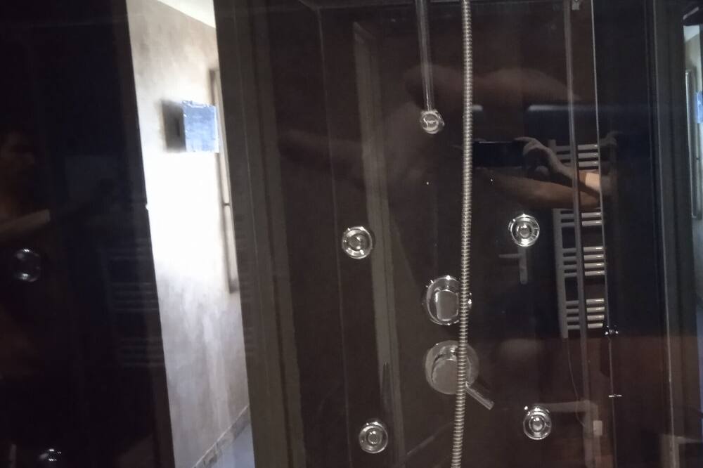 Photo of Bathroom in Cuxac-dʼAude