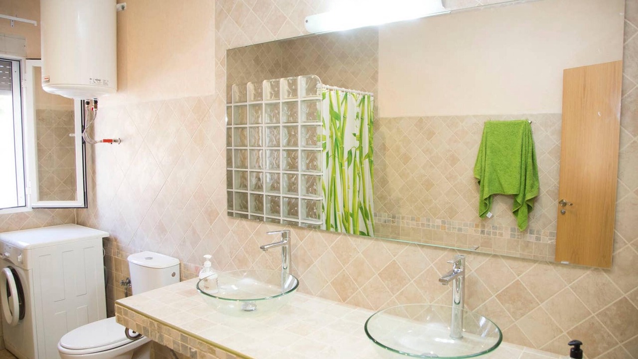 Photo of Bathroom in Camarles