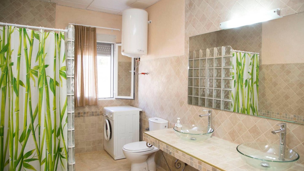 Photo of Bathroom in Camarles