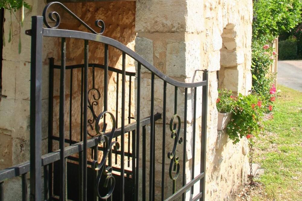 Photo of Others in Saint-Front-de-Pradoux