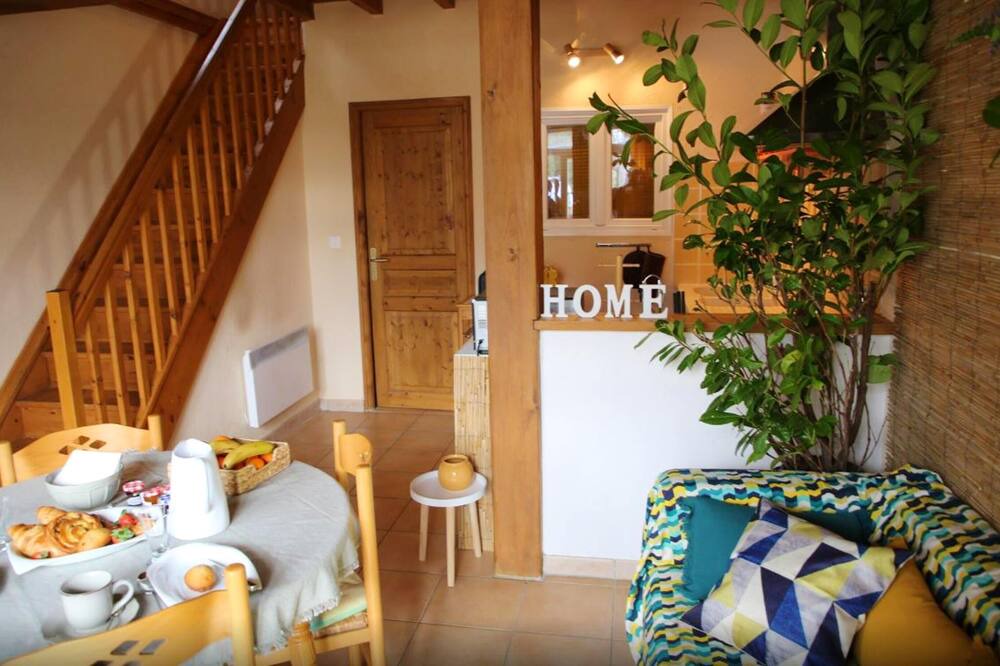 Photo of Livingroom in Saint-Front-de-Pradoux