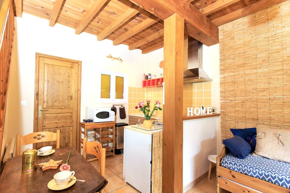 Photo of Livingroom in Saint-Front-de-Pradoux