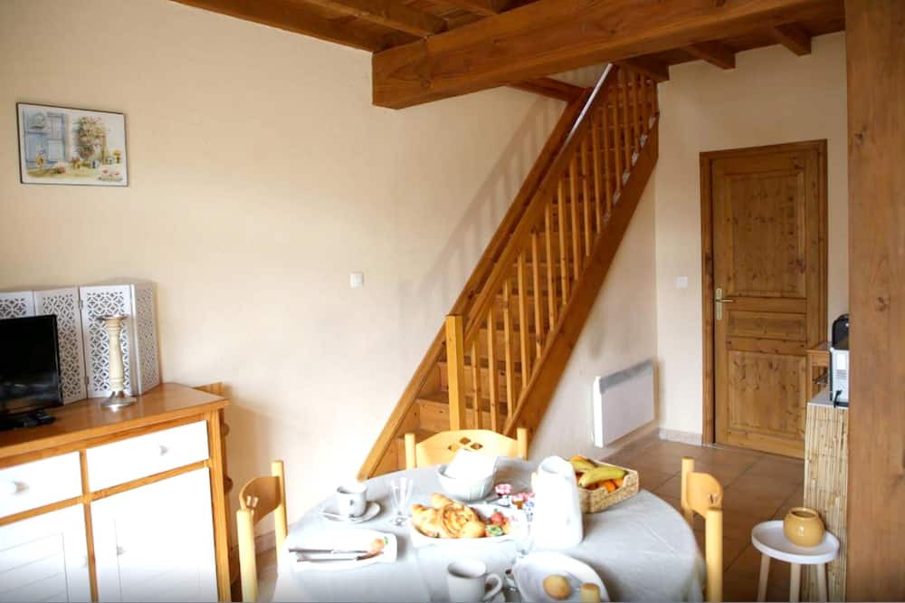 Photo of Livingroom in Saint-Front-de-Pradoux