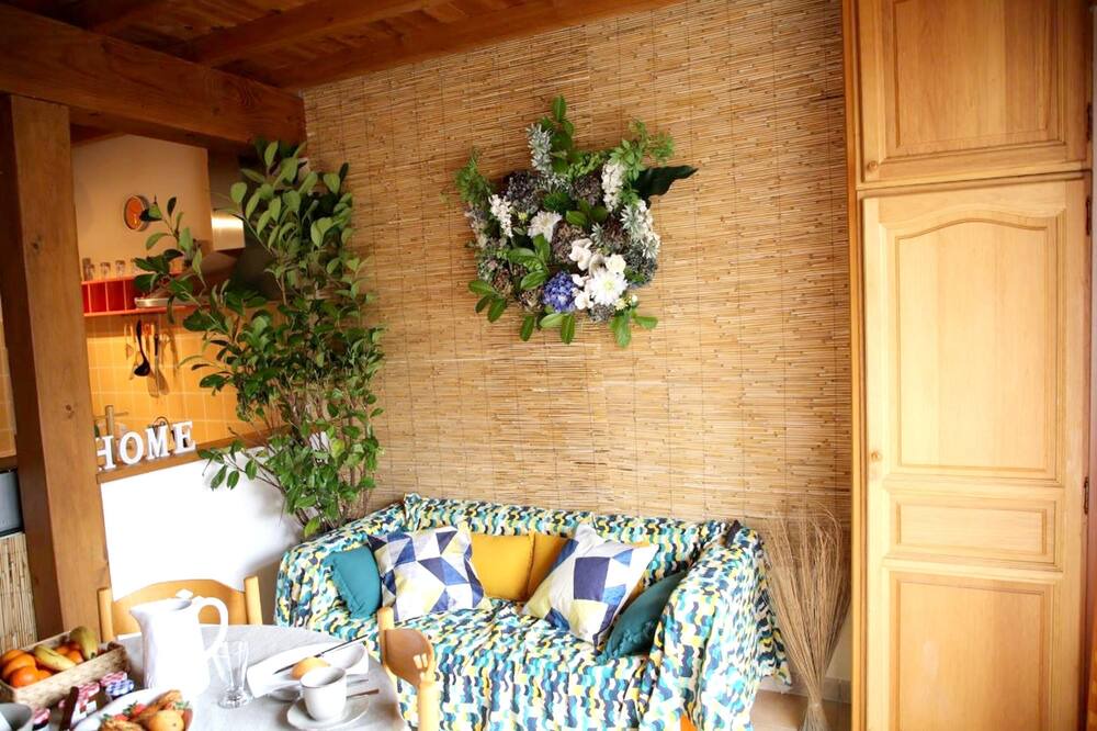 Photo of Livingroom in Saint-Front-de-Pradoux