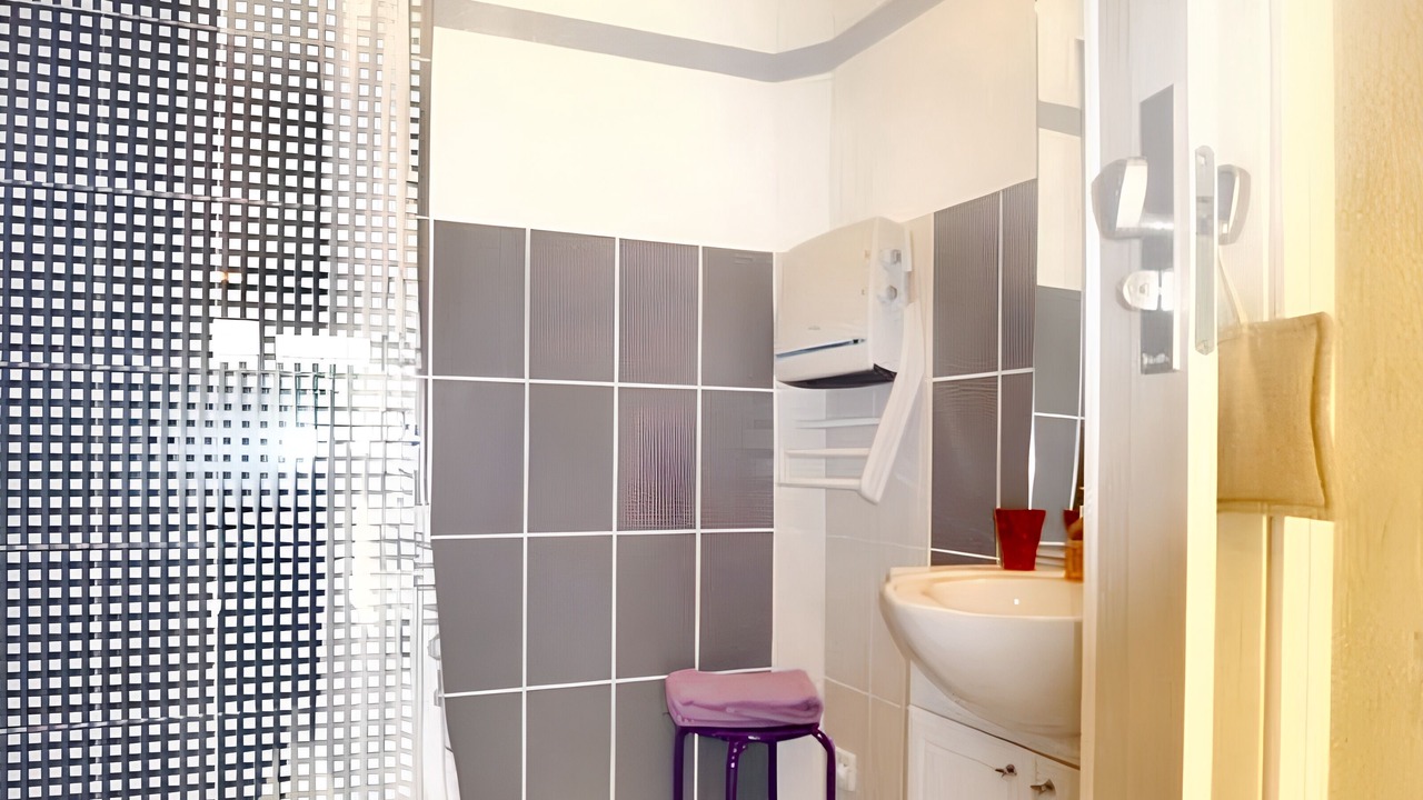Photo of Bathroom in Cardet