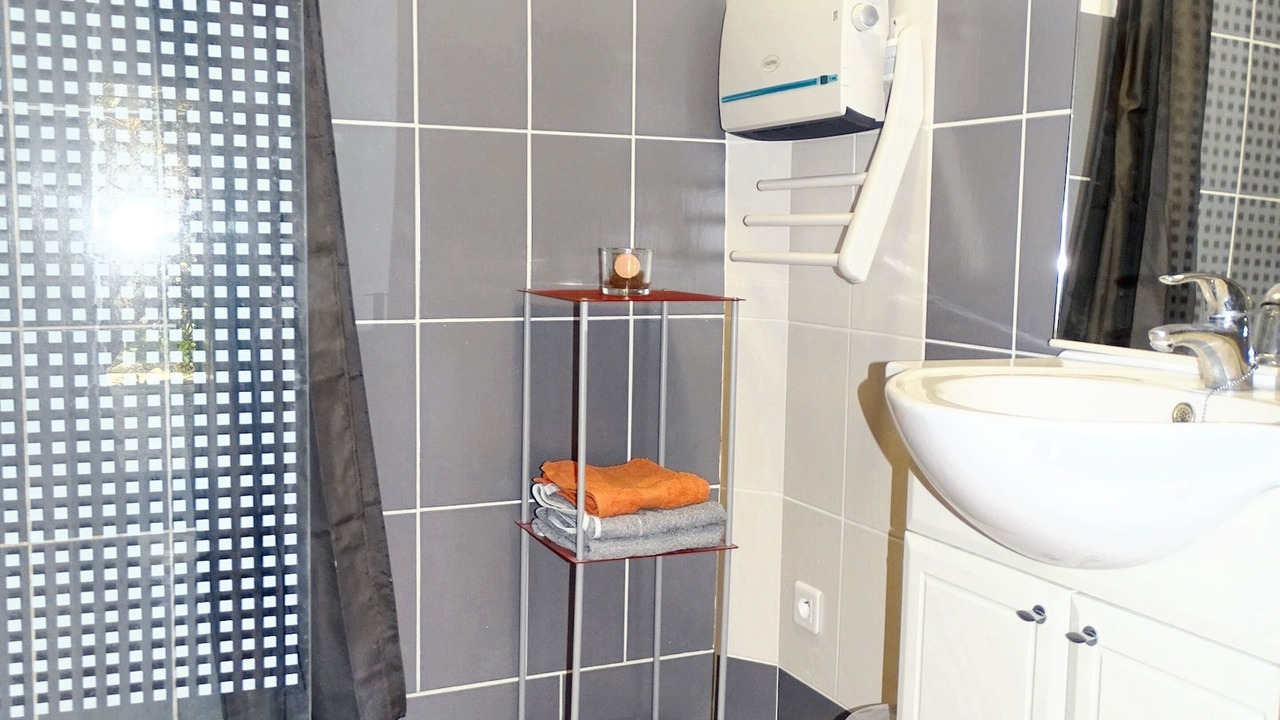 Photo of Bathroom in Cardet