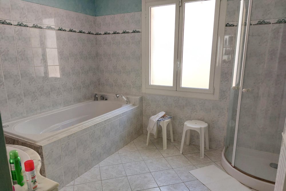 Photo of Bathroom in Saint-Nazaire