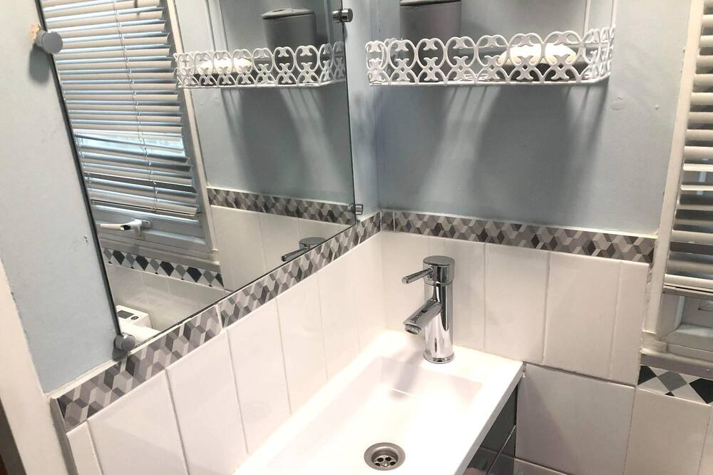 Photo of Bathroom in Saint-Jean-de-Valeriscle
