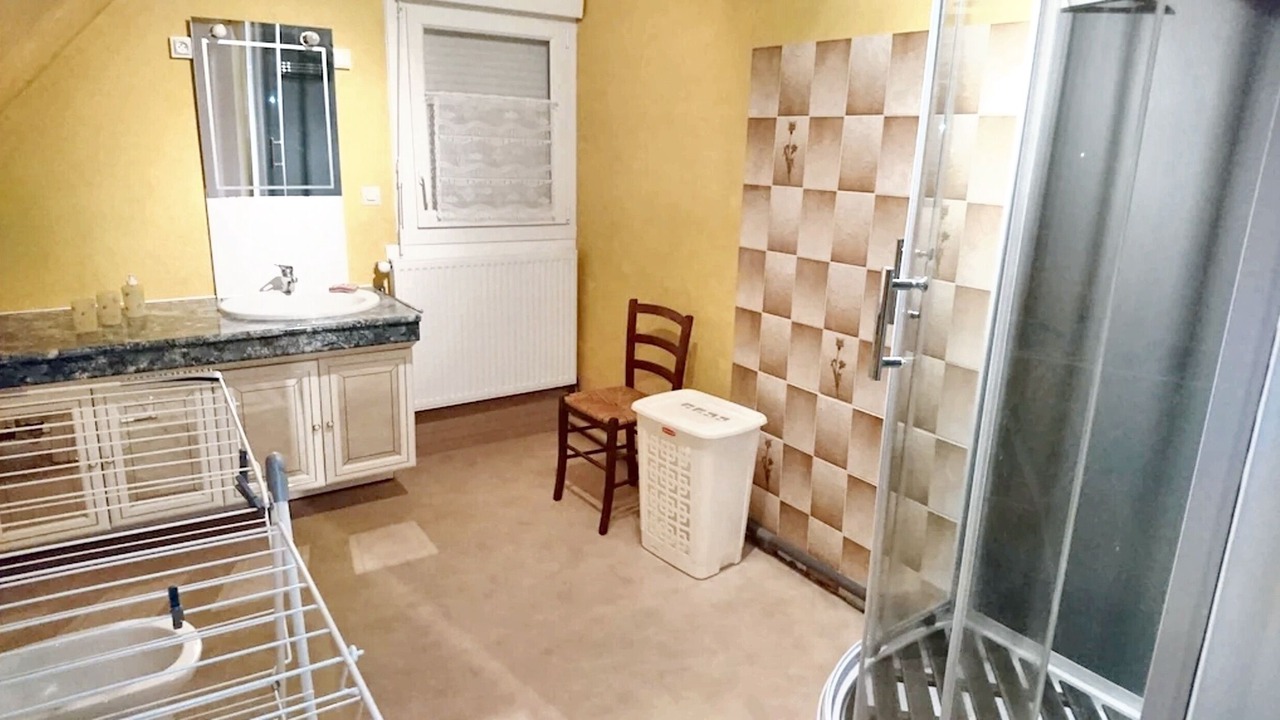 Photo of Bathroom in Saint-Laurent-de-Cuves