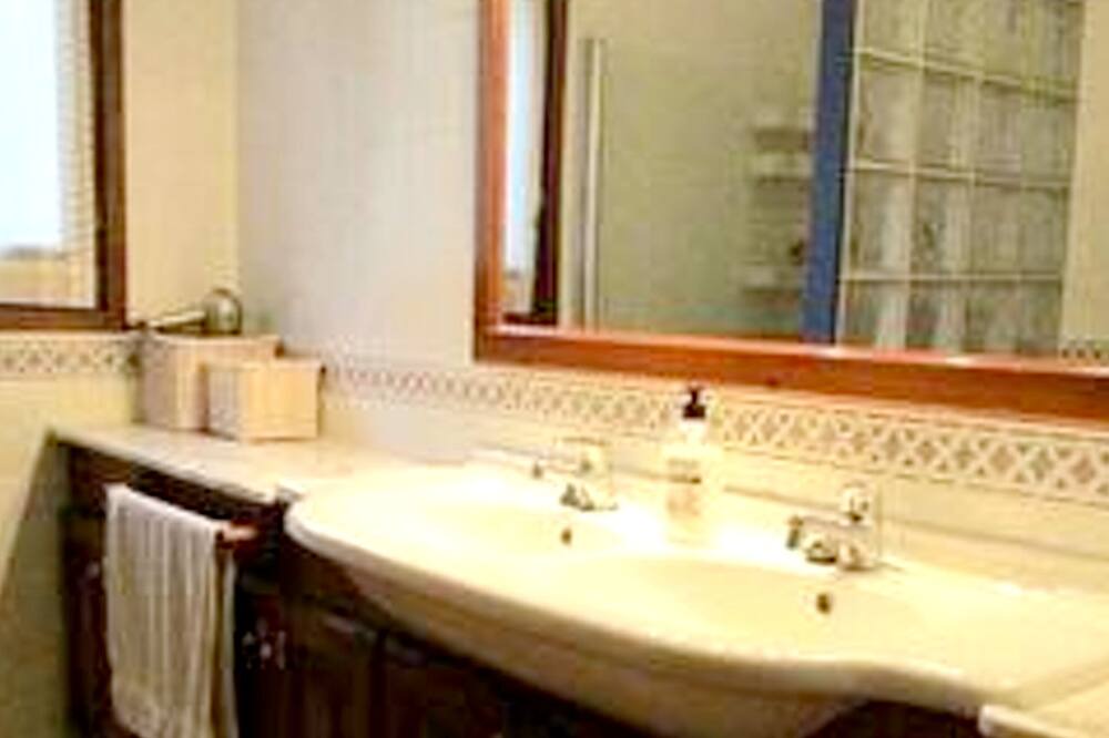 Photo of Bathroom in Can Carbonell