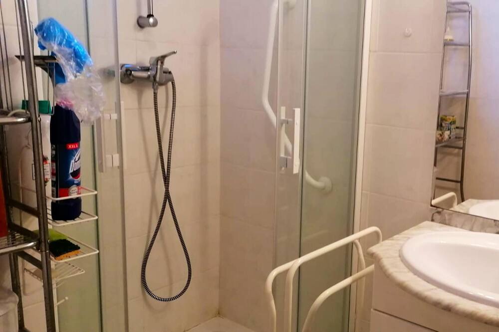 Photo of Bathroom in Saint-Mamet