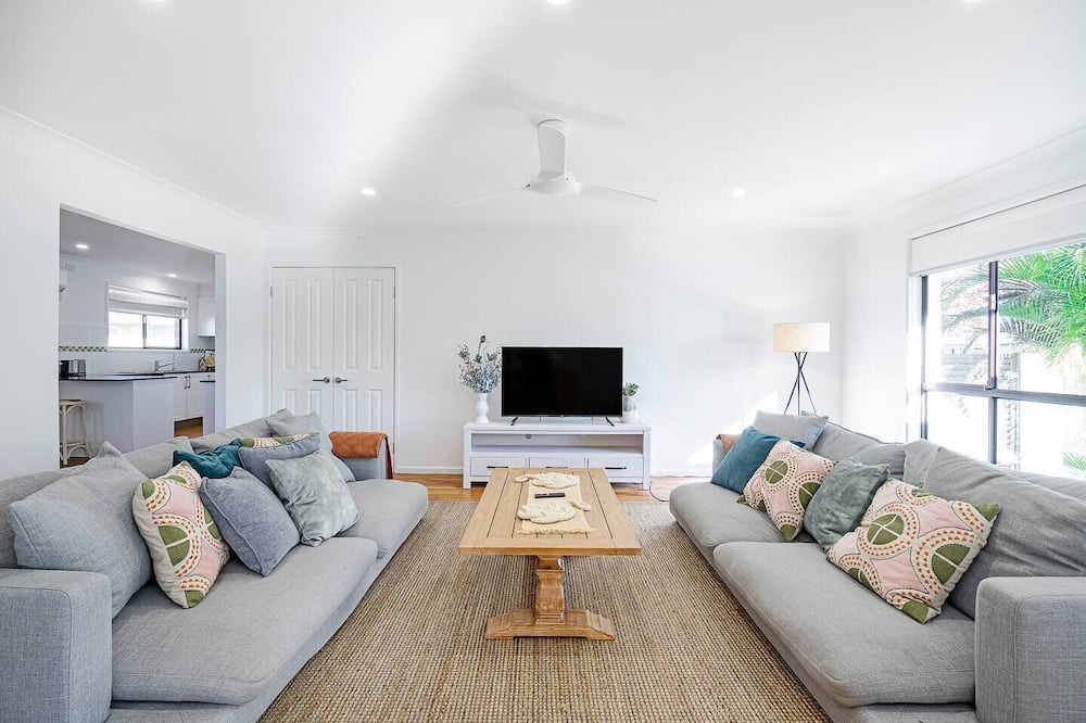 Photo of Livingroom in Burleigh Waters