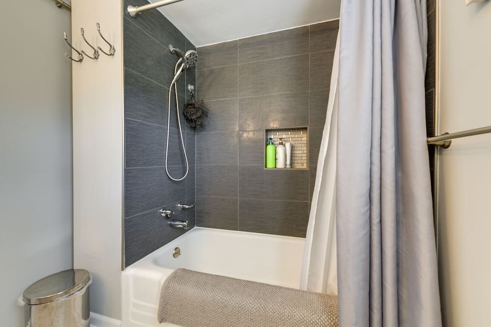 Photo of Bathroom in Harris Hill