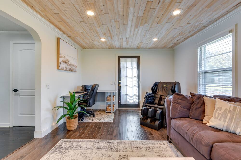 Photo of Livingroom in Harris Hill