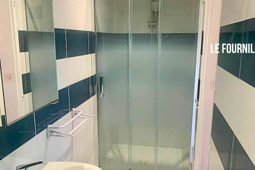 Photo of Bathroom in Jaunay-Clan
