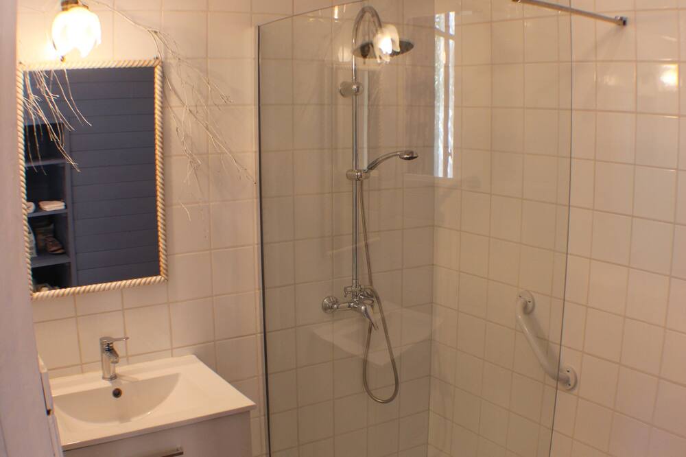 Photo of Bathroom in Champseru