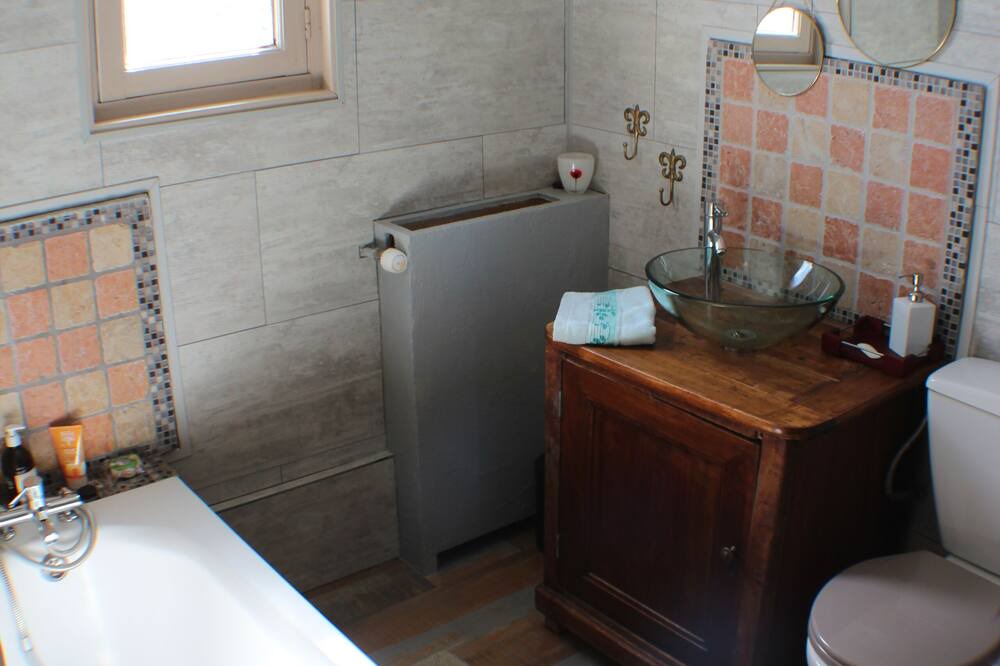 Photo of Bathroom in Champseru