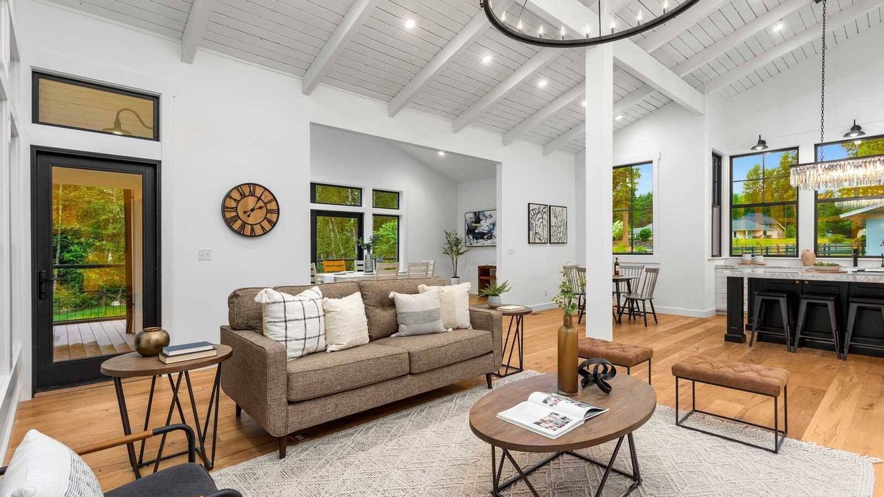 Photo of Livingroom in Union Hill-Novelty Hill