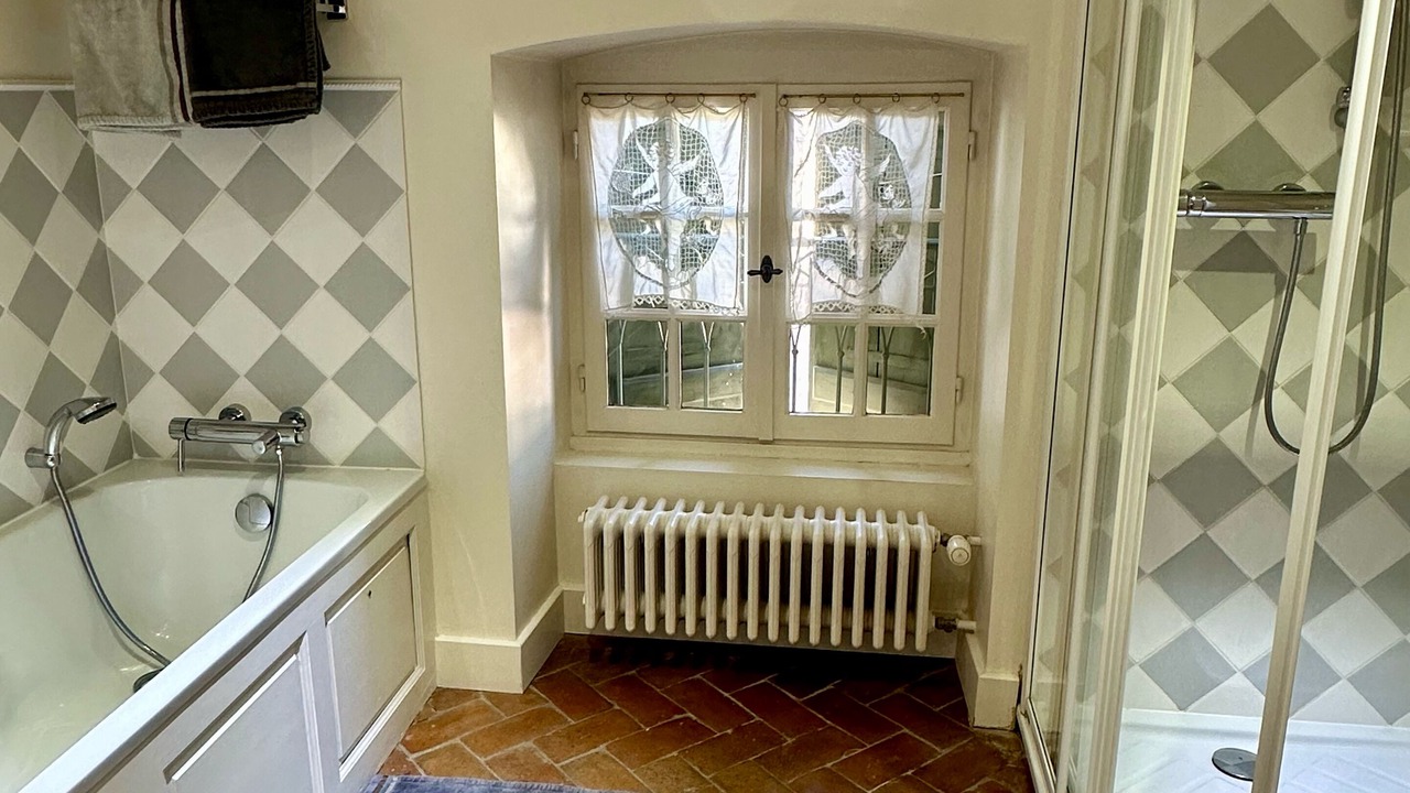 Photo of Bathroom in Givry