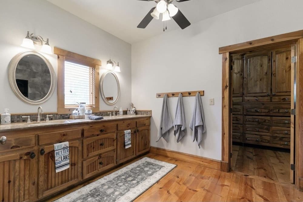 Photo of Bathroom in Myra