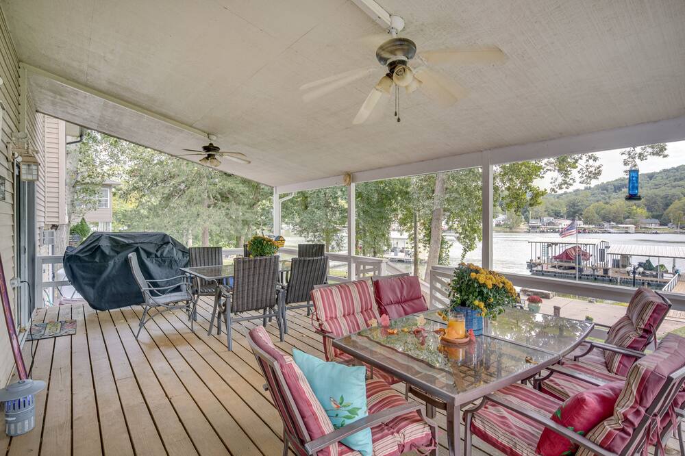 Photo of Outdoor in Roach