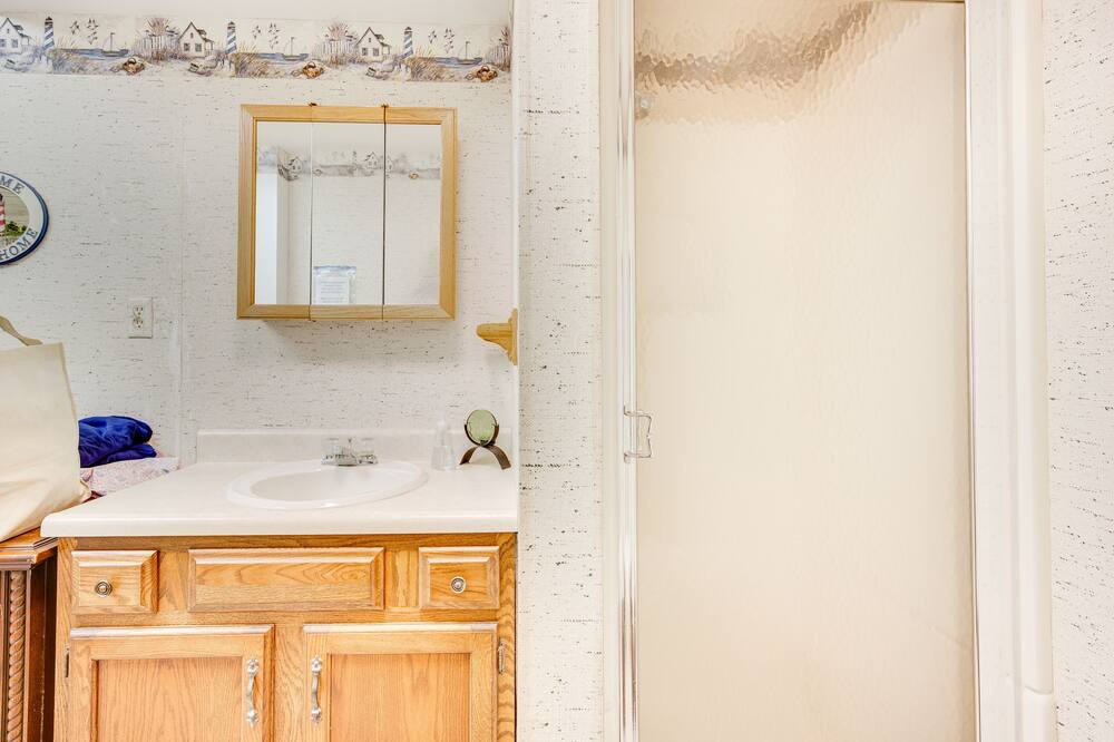 Photo of Bathroom in Roach