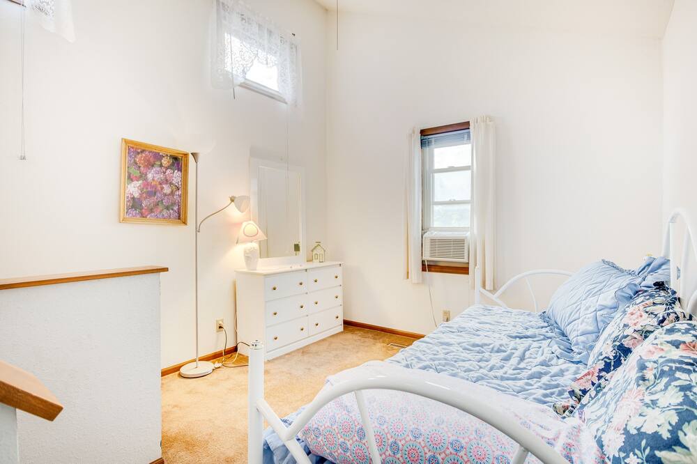 Photo of Bedroom in Roach