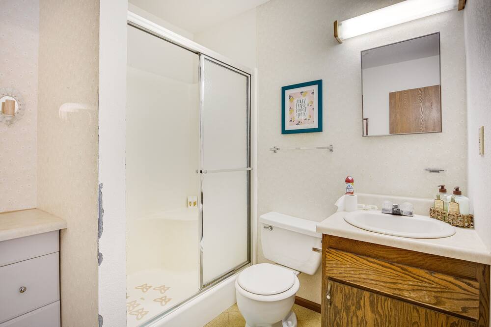 Photo of Bathroom in Roach