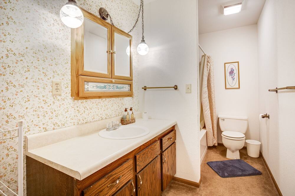 Photo of Bathroom in Roach