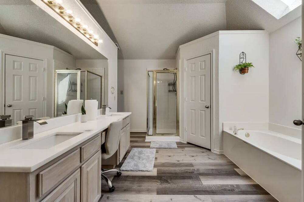 Photo of Bathroom in North Central Carrollton