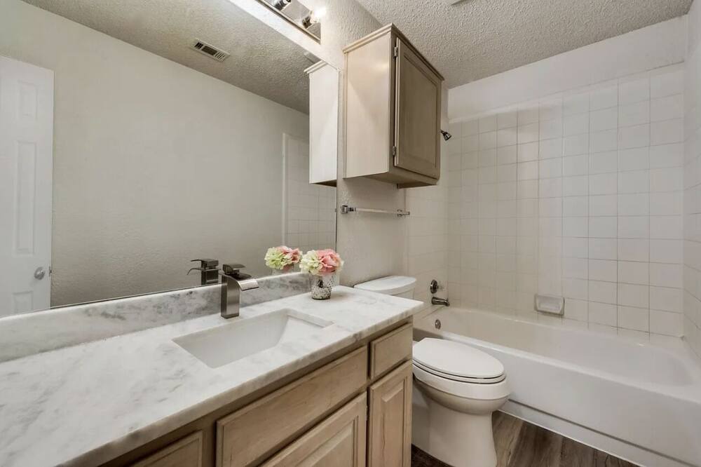 Photo of Bathroom in North Central Carrollton