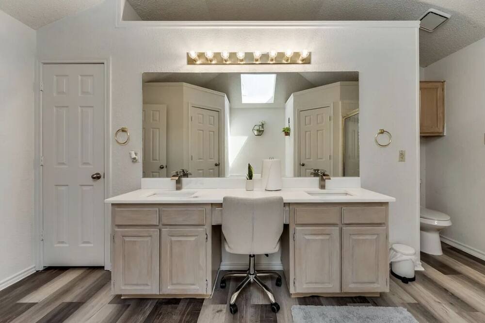 Photo of Bathroom in North Central Carrollton