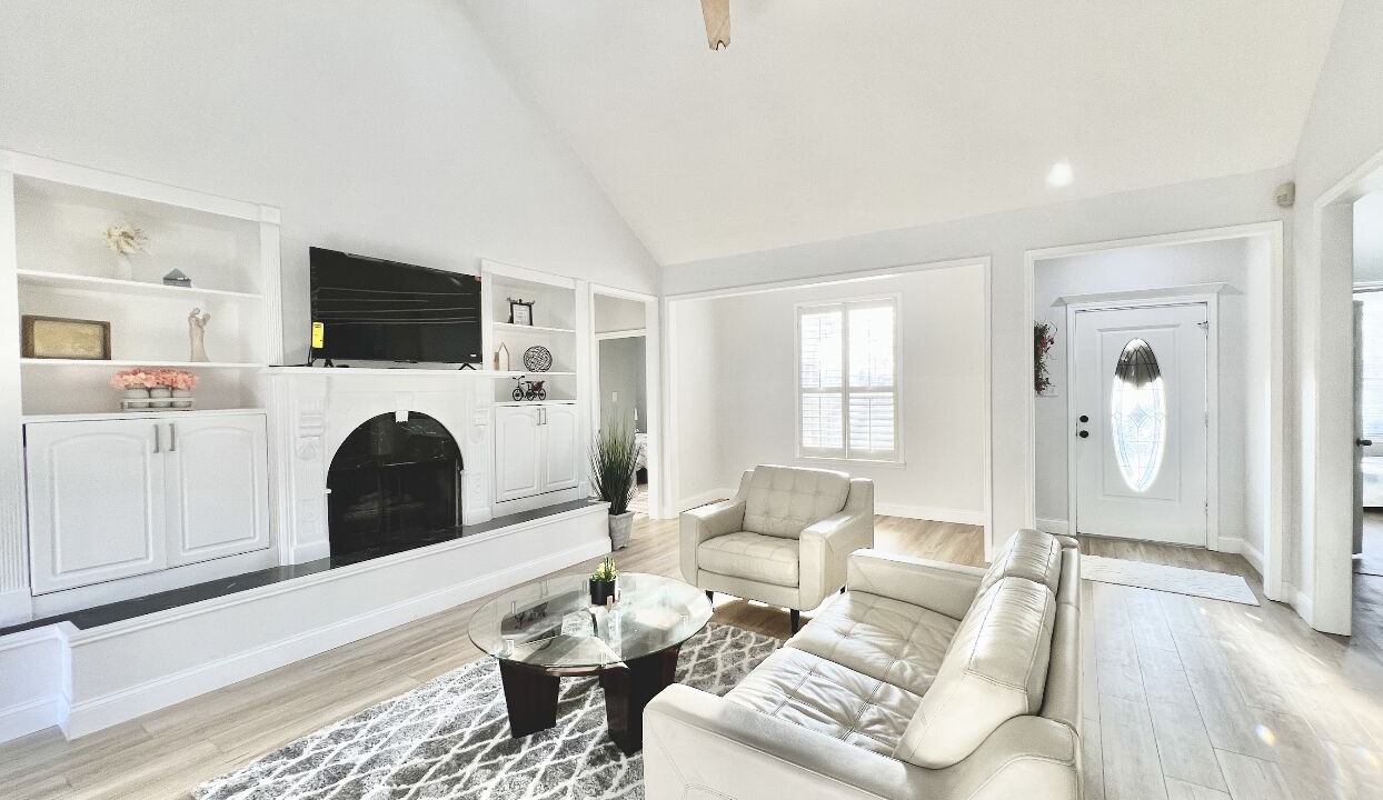 Photo of Livingroom in North Central Carrollton