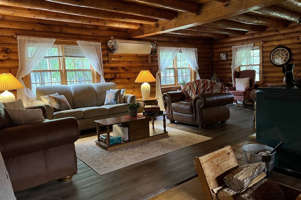Photo of Livingroom in Keswick Ridge