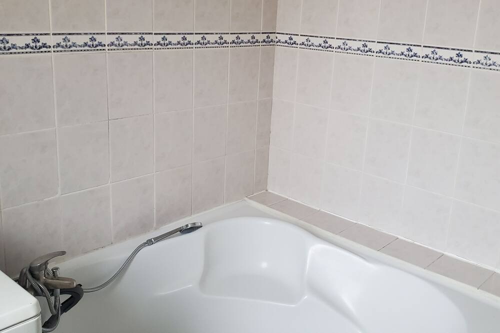 Photo of Bathroom in Monchy-Humieres