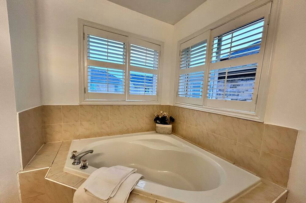 Photo of Bathroom in Meadowvale Village