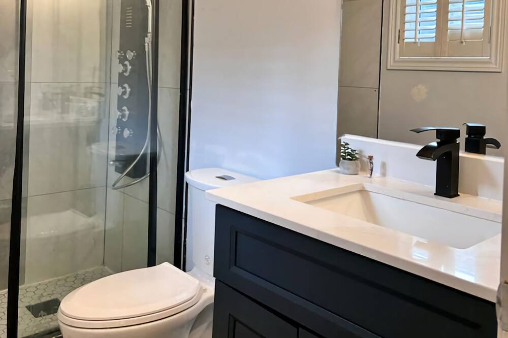 Photo of Bathroom in Meadowvale Village