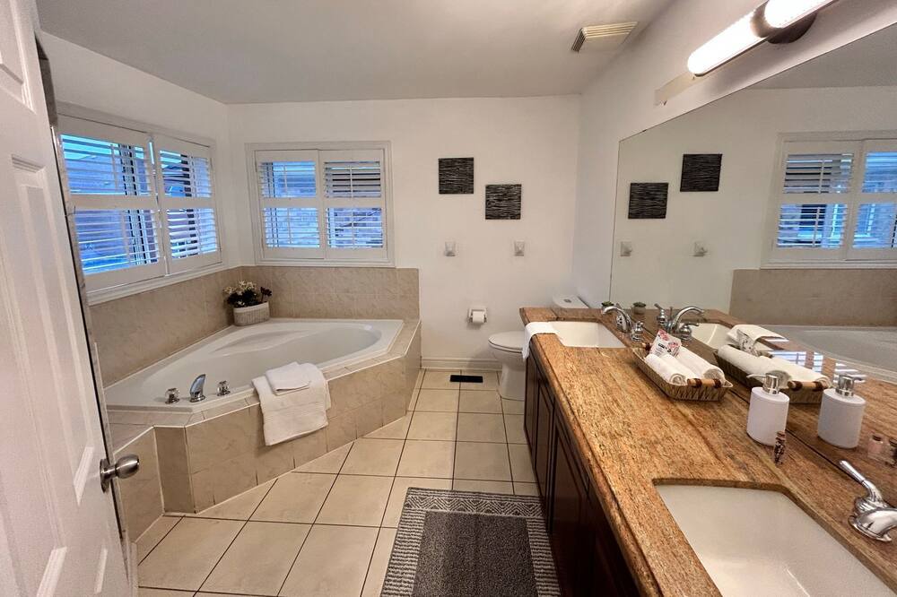 Photo of Bathroom in Meadowvale Village