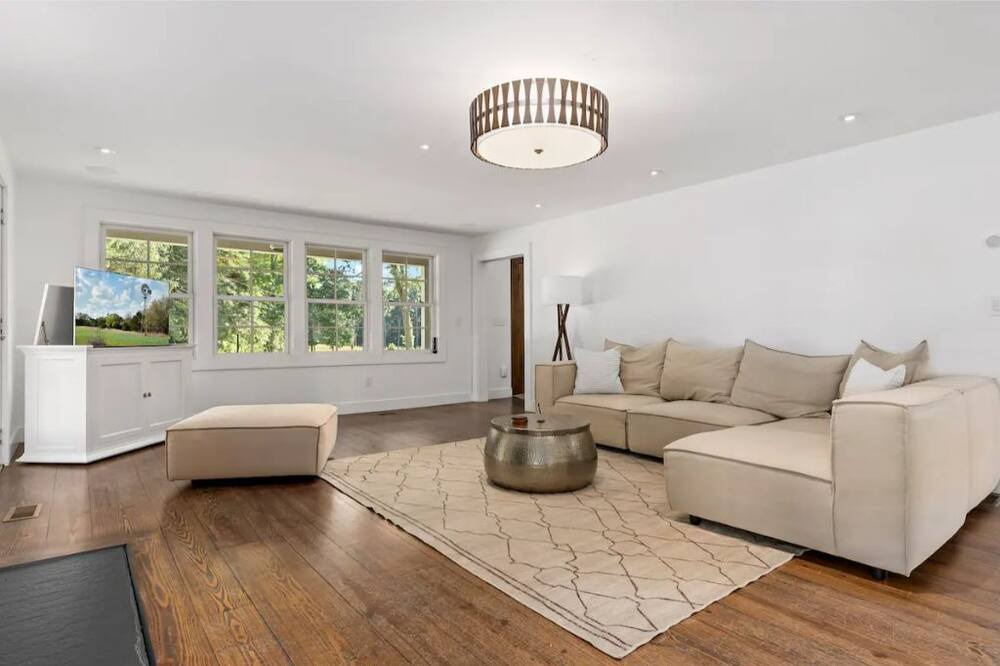 Photo of Livingroom in Stonington