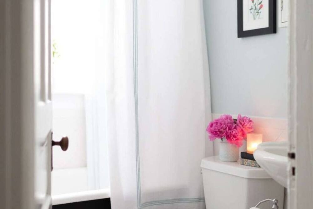 Photo of Bathroom in Roselle