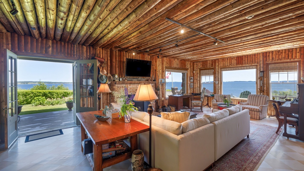 Photo of Livingroom in Perry
