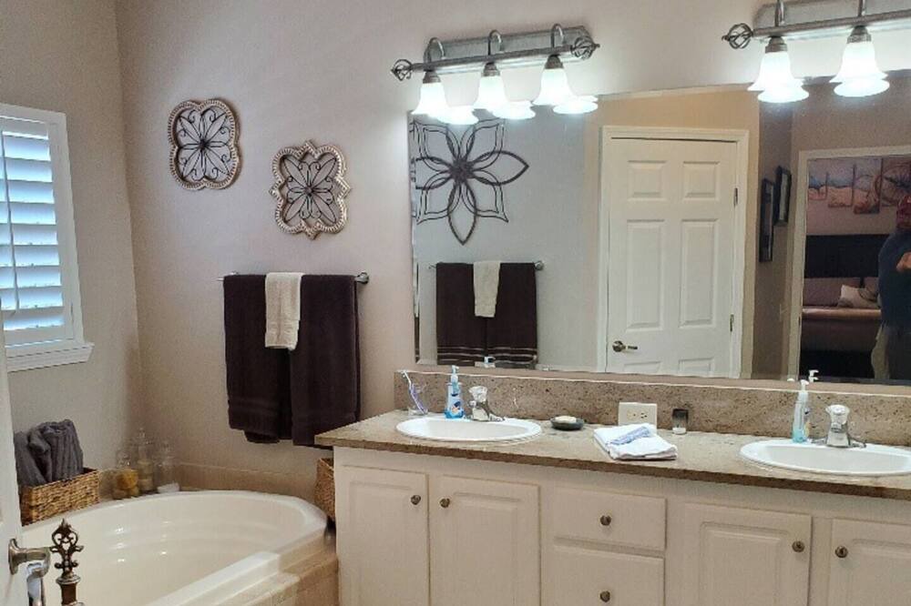 Photo of Bathroom in Driftwood
