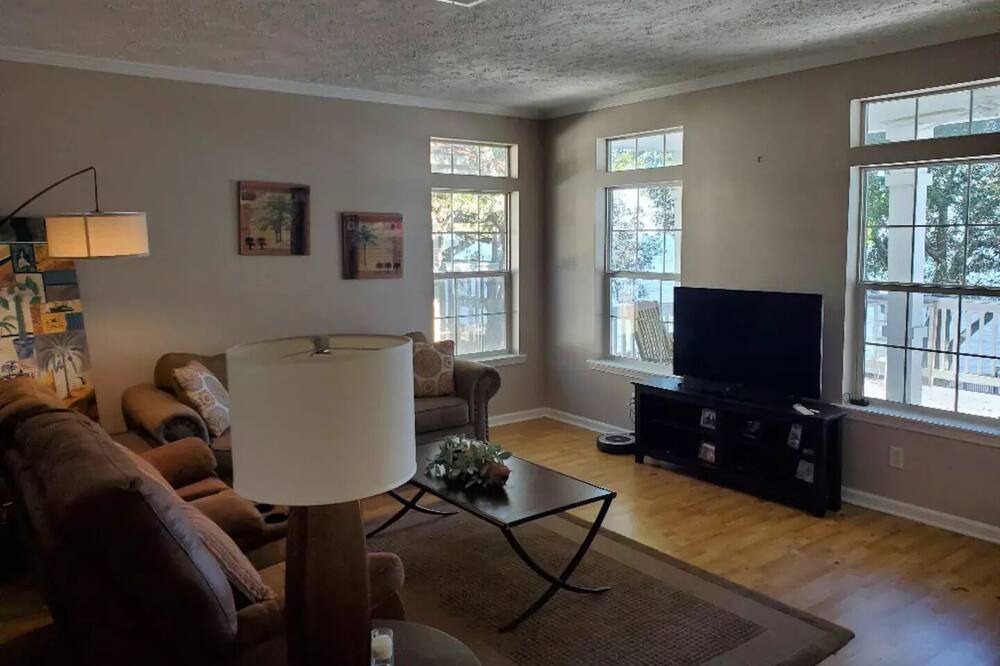 Photo of Livingroom in Driftwood