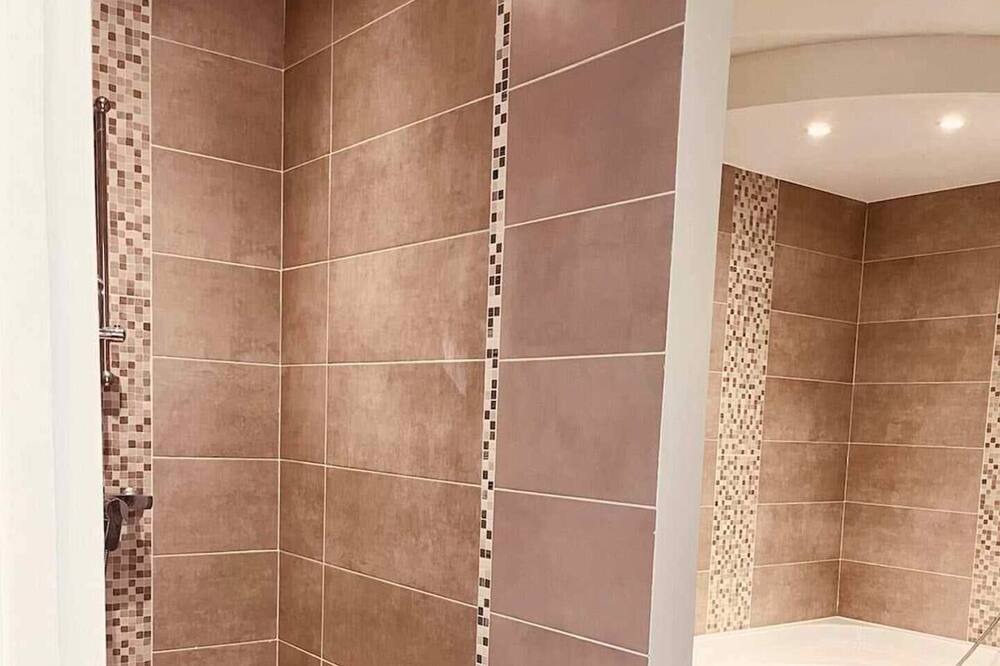 Photo of Bathroom in Ormoy-la-Riviere