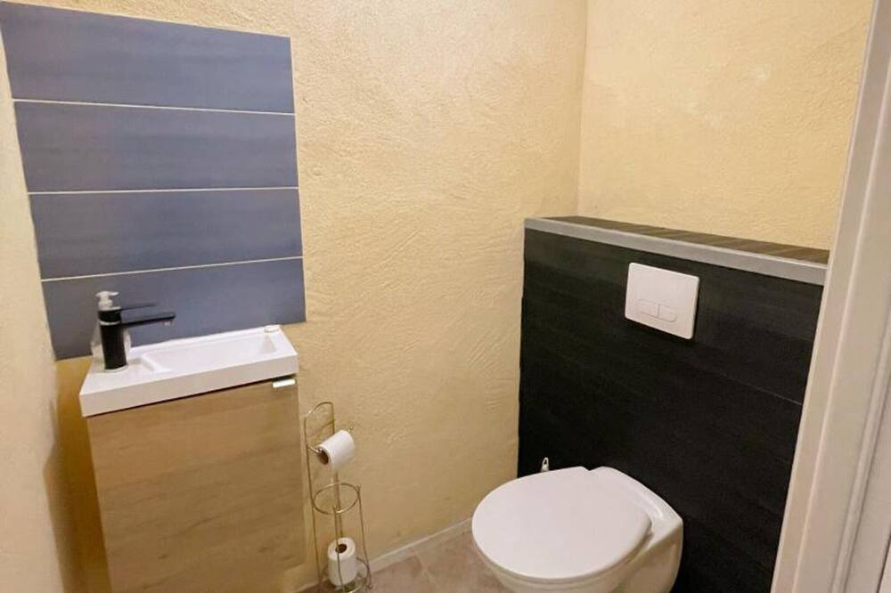 Photo of Bathroom in Couture-sur-Loir