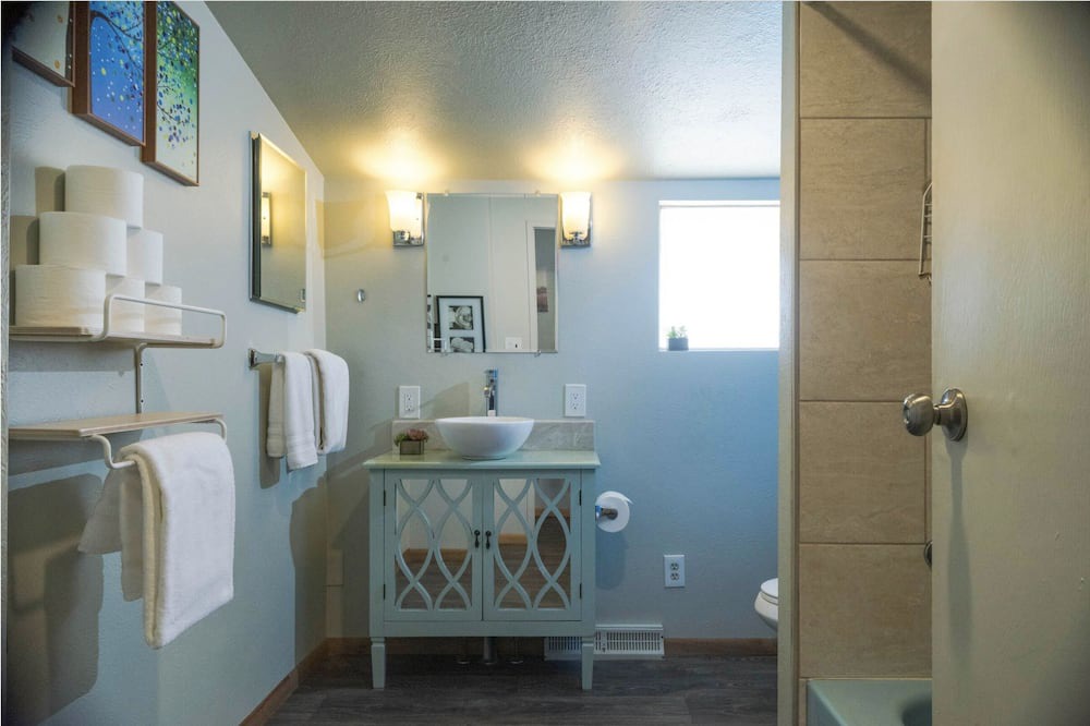 Photo of Bathroom in Sunnyside