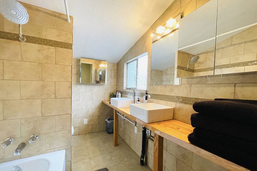 Photo of Bathroom in Sunnyside