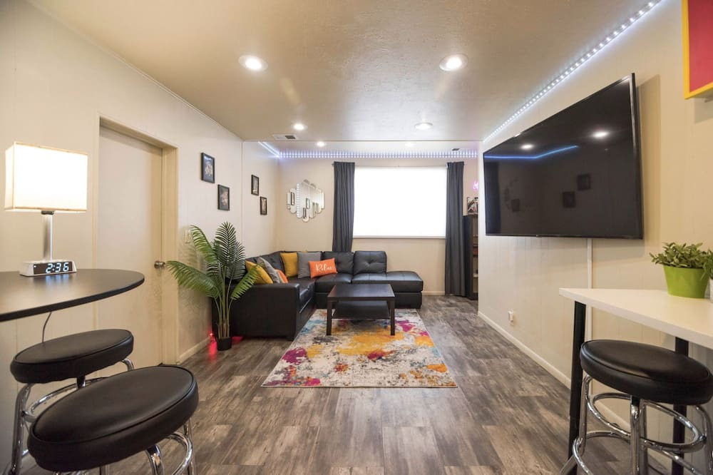 Photo of Livingroom in Sunnyside